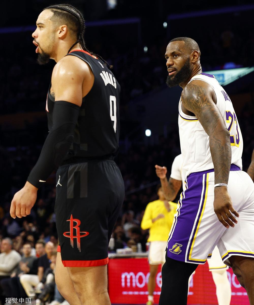 在支持队友 在支持队友