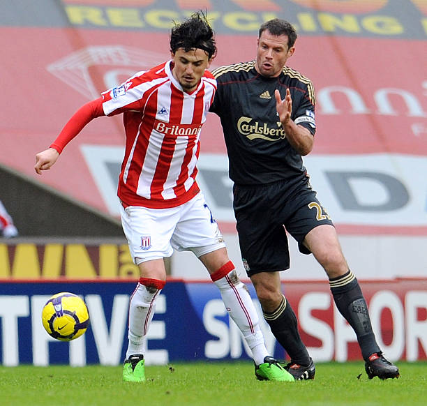 由于伤病困 由于伤病困