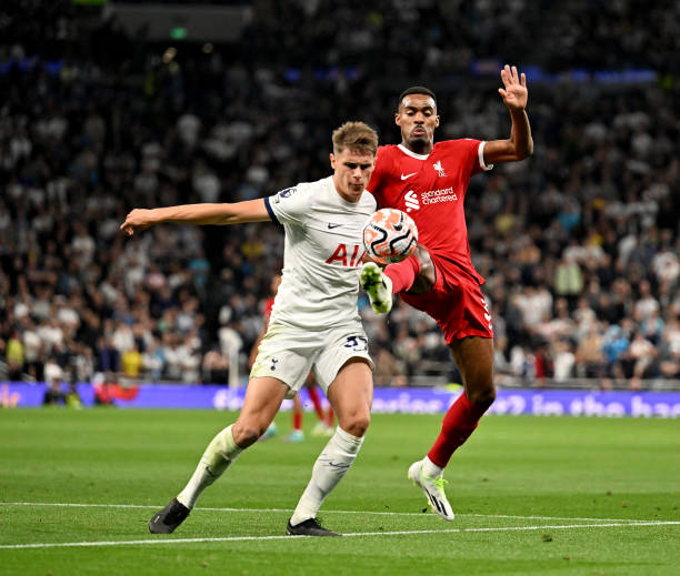 言辞严厉的 言辞严厉的